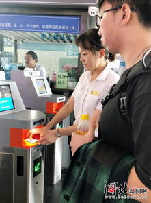唐山北站引入人臉自助識別設(shè)備，旅客秒速通關(guān)更便捷
